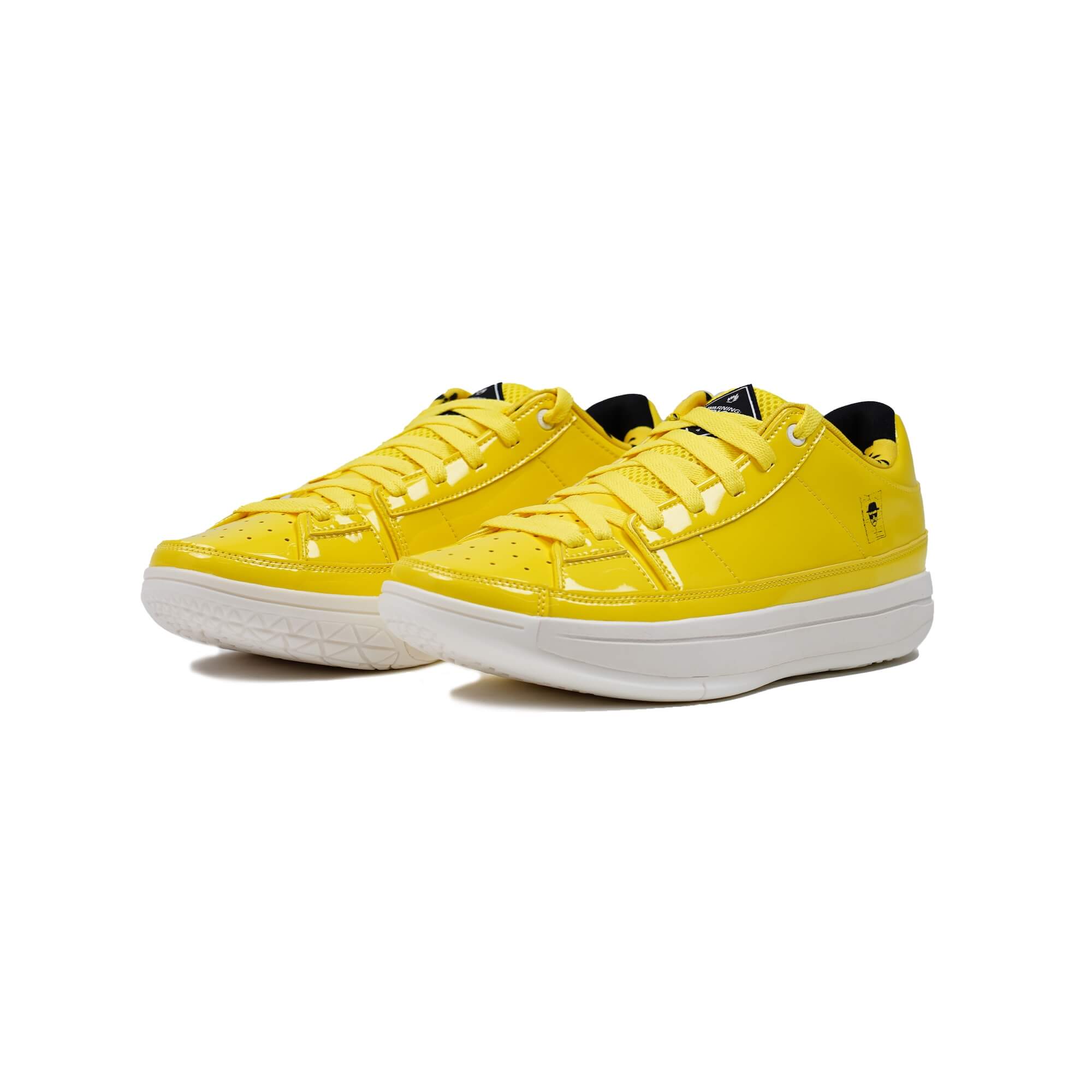 Paire Easy1 Heisenberg jaune vue de trois-quarts sur fond blanc