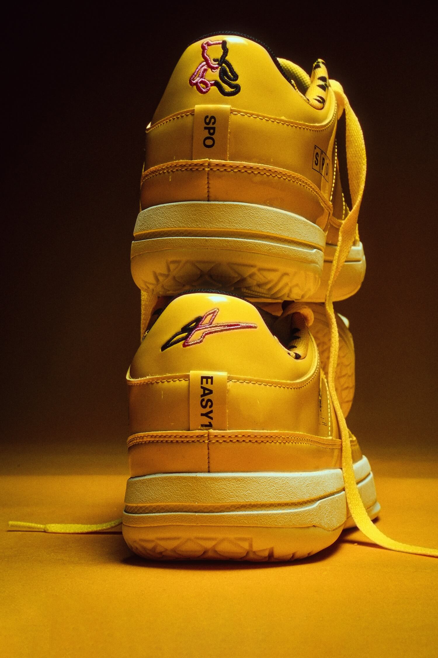 Vue arrière de la Easy1 Heisenberg avec talon brodé et semelle Drop-in Midsole interchangeable